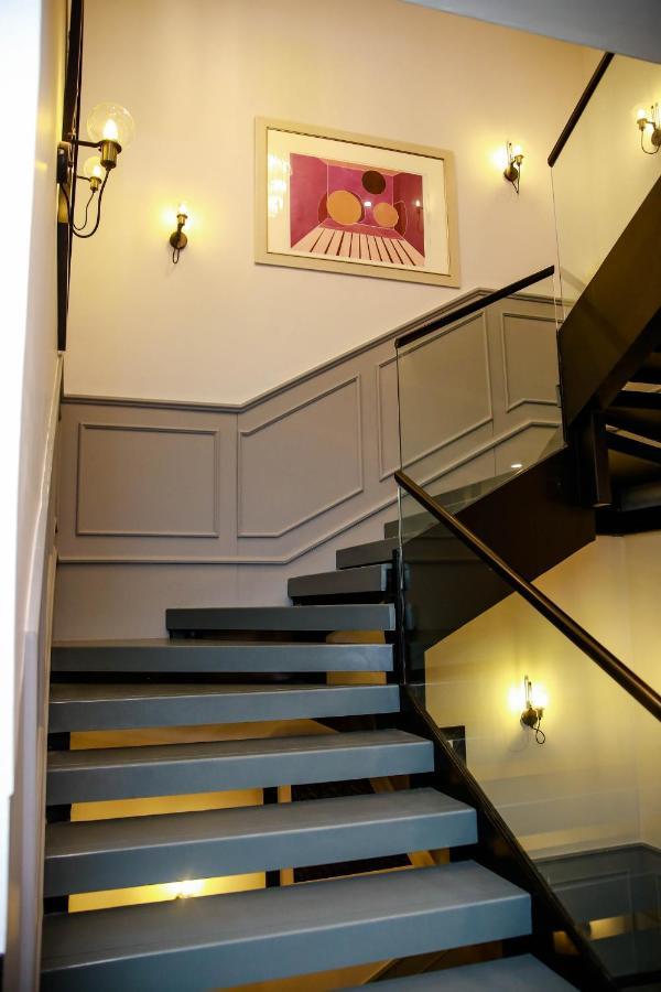 Ambiance Boutique Art Hotel Lahore Exteriör bild A wainscoting on a staircase