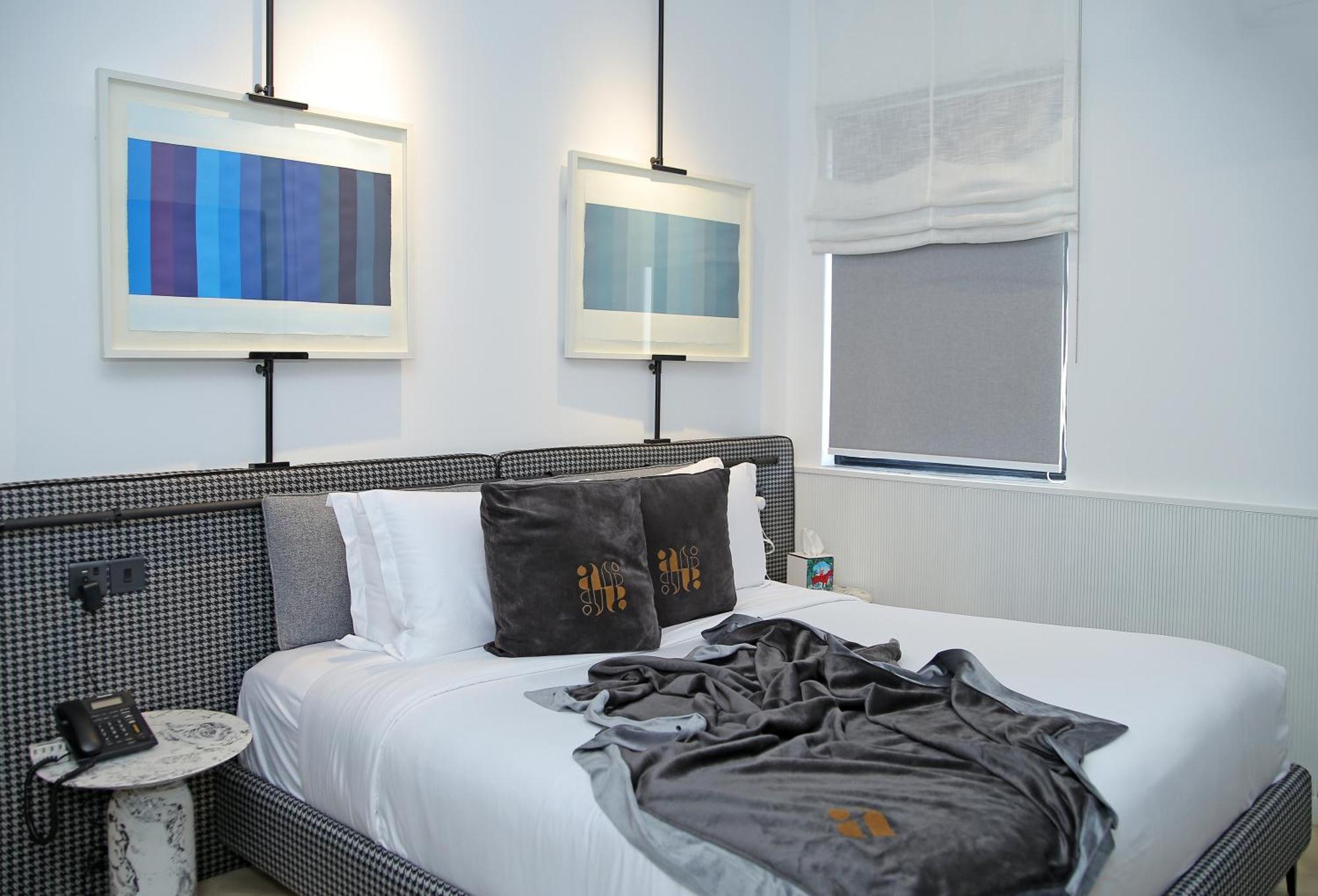 Ambiance Boutique Art Hotel Lahore Rum bild A bedroom at the Standard East Village