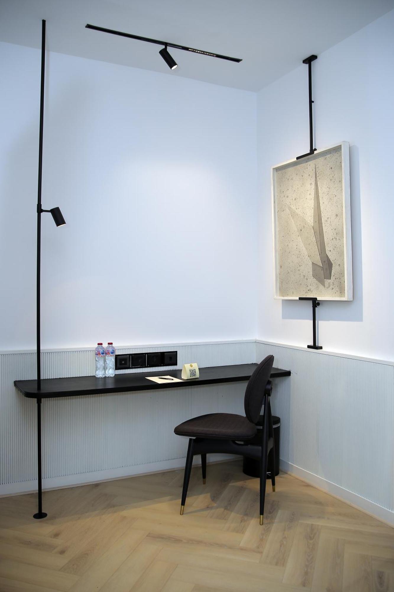 Ambiance Boutique Art Hotel Lahore Rum bild Floor and table lamps
